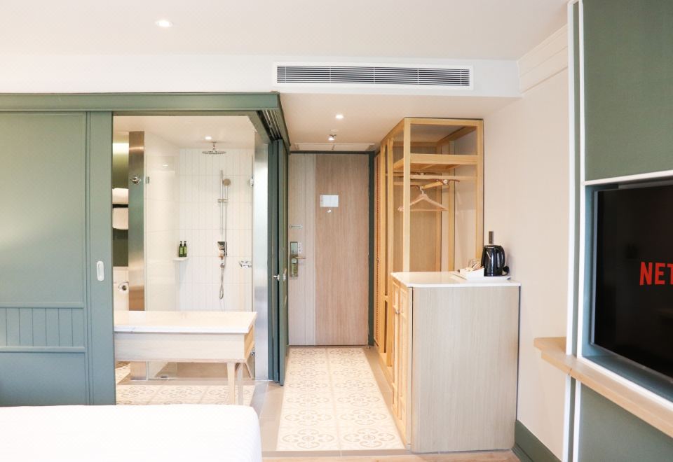 高级城景特大床房（带阳台）