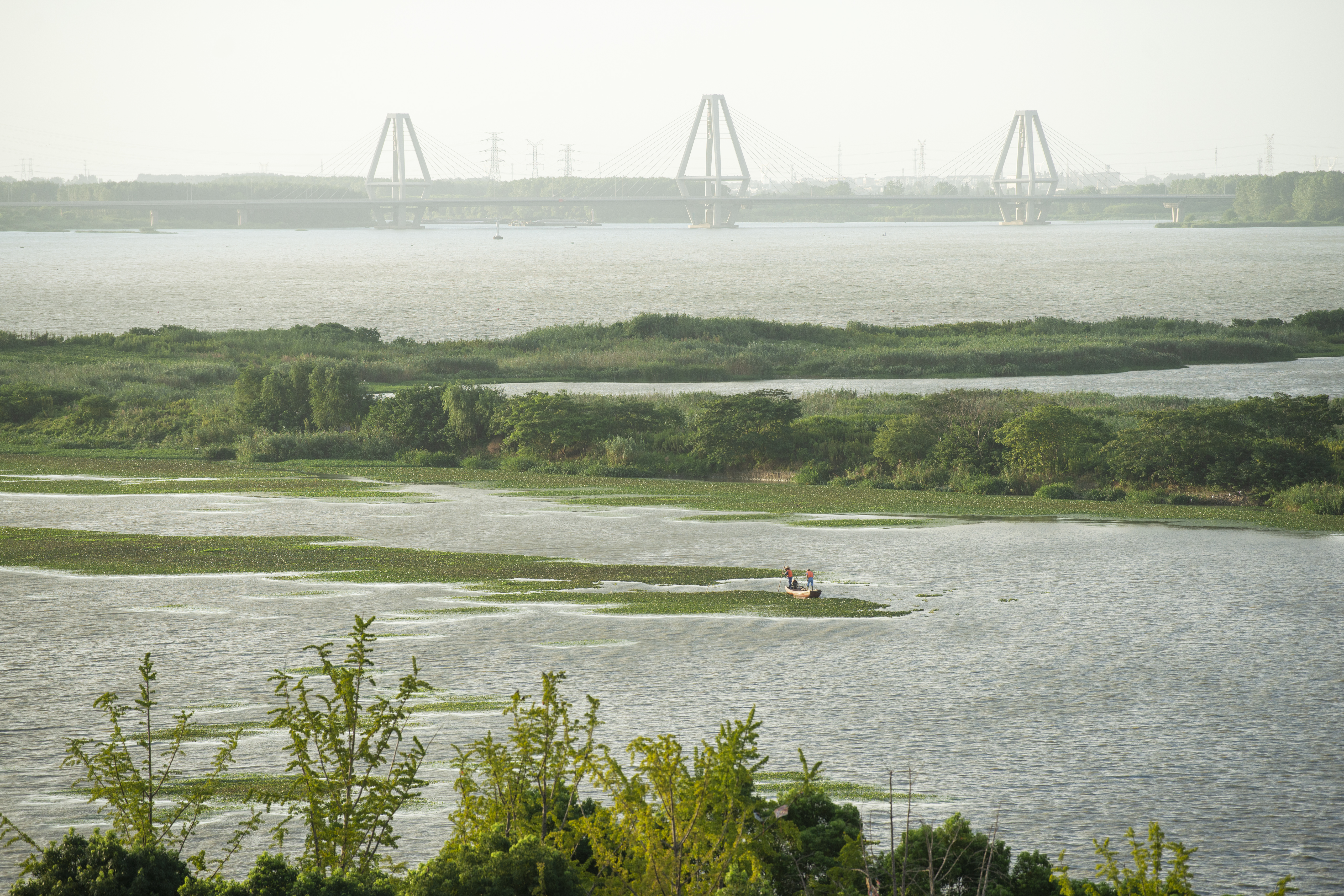 豪华湖景大床房
