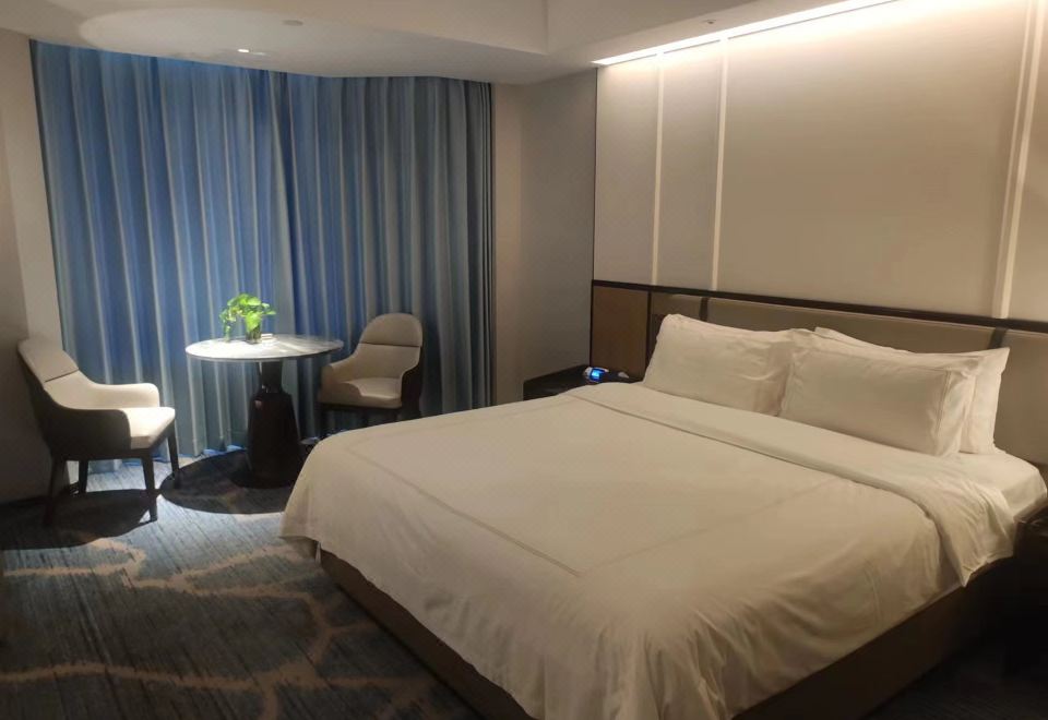 森林氧吧城景大床房