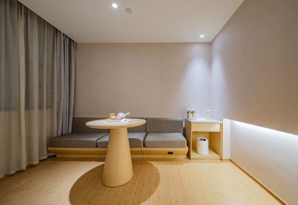 高级大床房A【房间乾净+舒适安静】