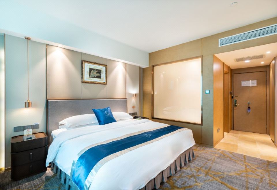 Tianjin Golden Crown HotelDeluxe Queen Room
