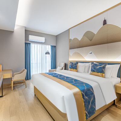 豪華大床房（辦公桌+55寸投屏電視） 億鉑飯店（珠海拱北口岸富華里店）優惠