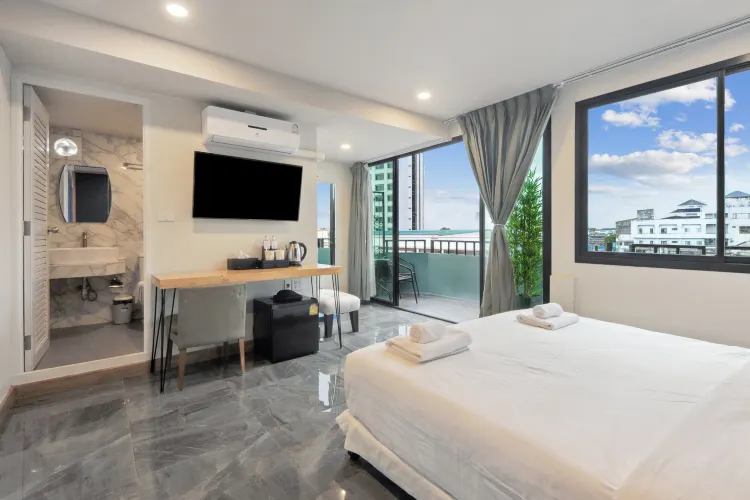 ห้องดีลักซ์พร้อมลานระเบียง(เตียงคิงไซส์)