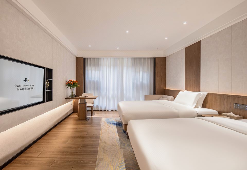 Mufeng Peaceful Slumber Twin Room (Mini Fridge + Premium Toiletries + Ironing Facilities)