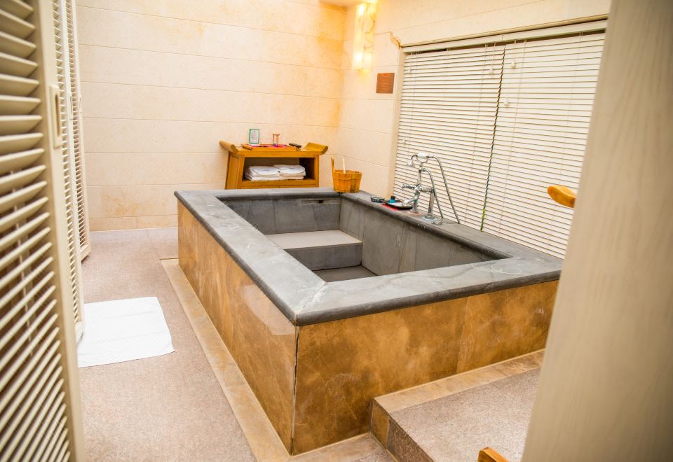 观星套房-玻璃天窗-泡池观星-大客厅