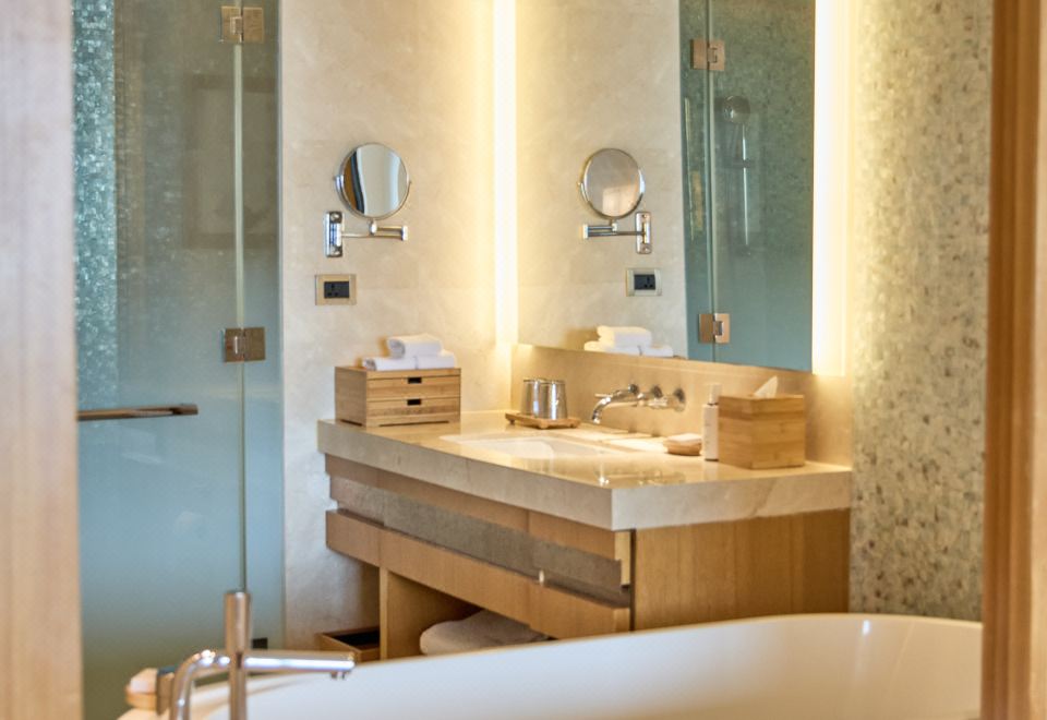 西翼揽海轩尊尚海景双床房