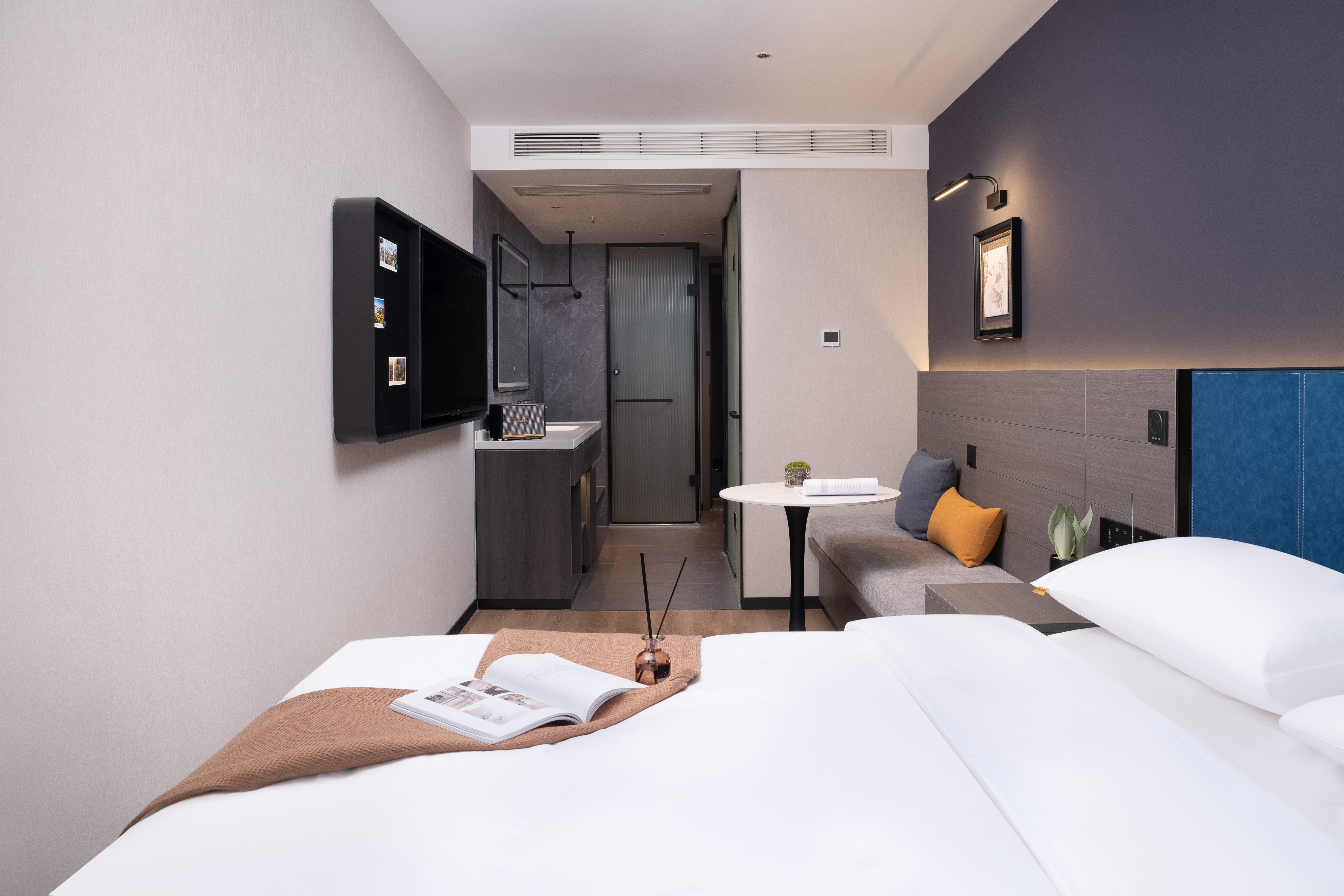 西子云端·城心静谧大床房（高清投屏电视+零压床垫+乳胶枕头+小型盆景）