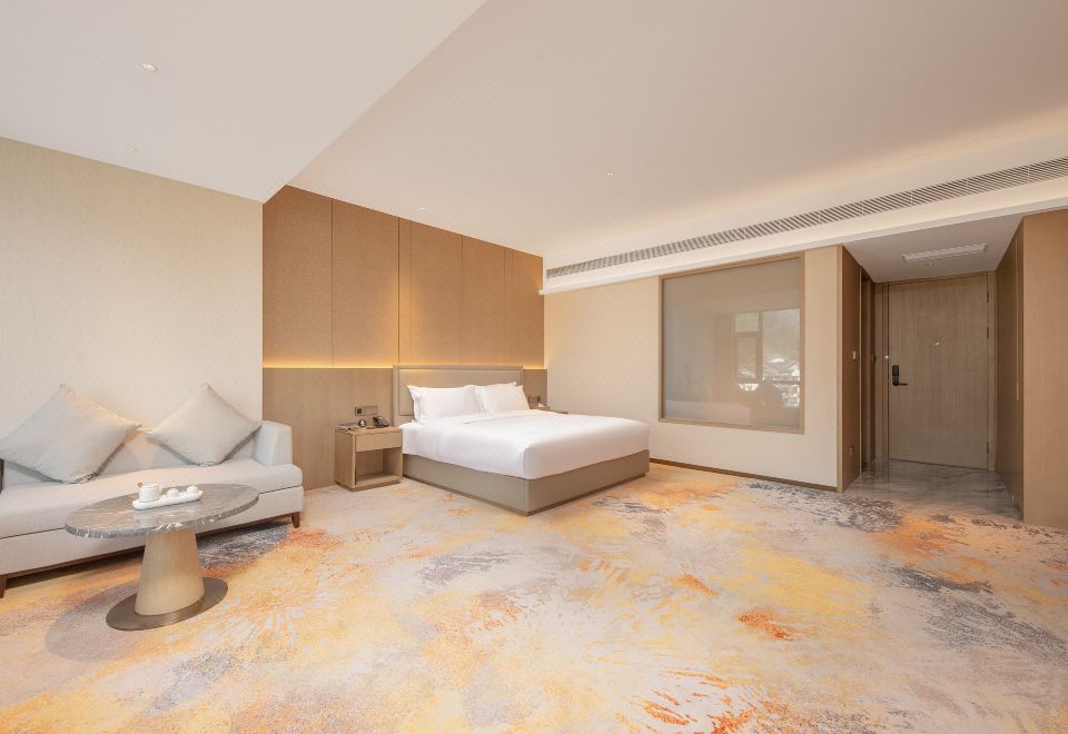 Deluxe Queen Room