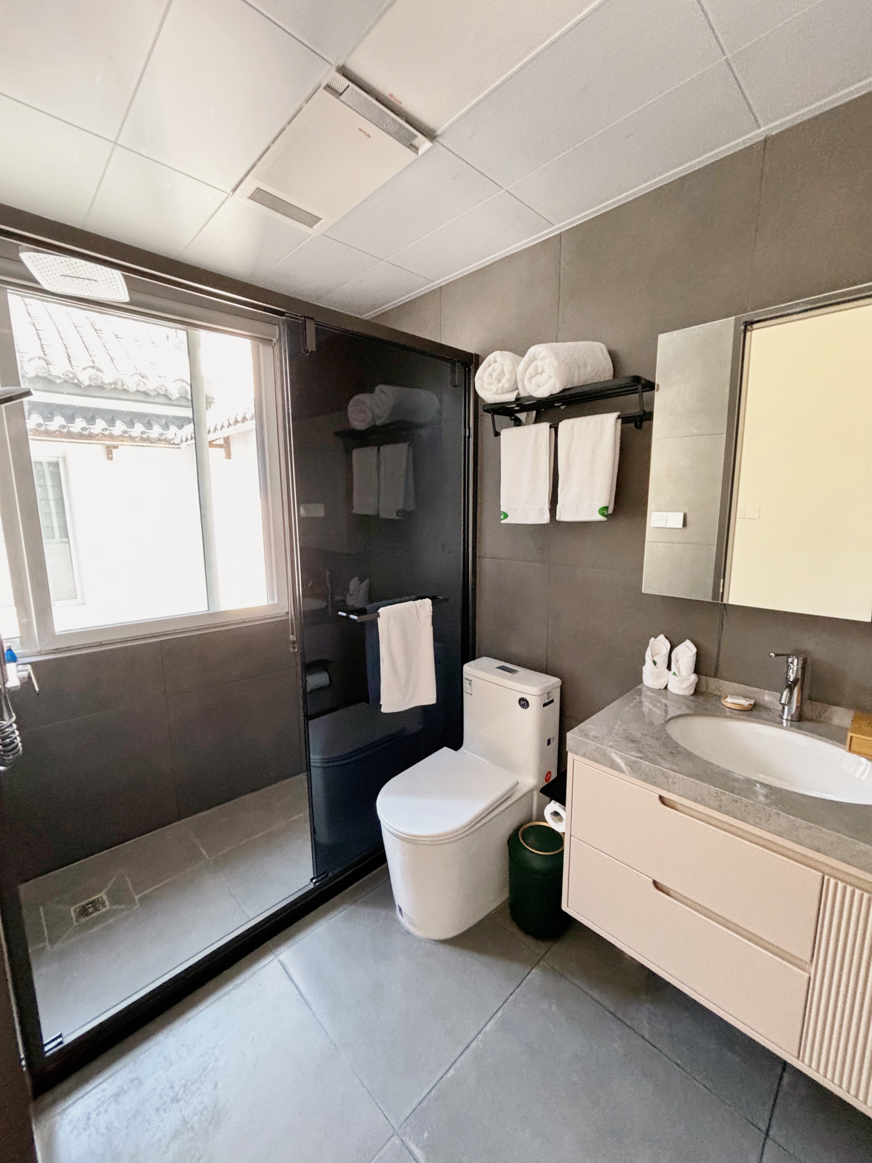 鑫璨-商务大床房