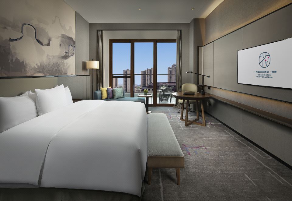 雪遥行政湖景大床房