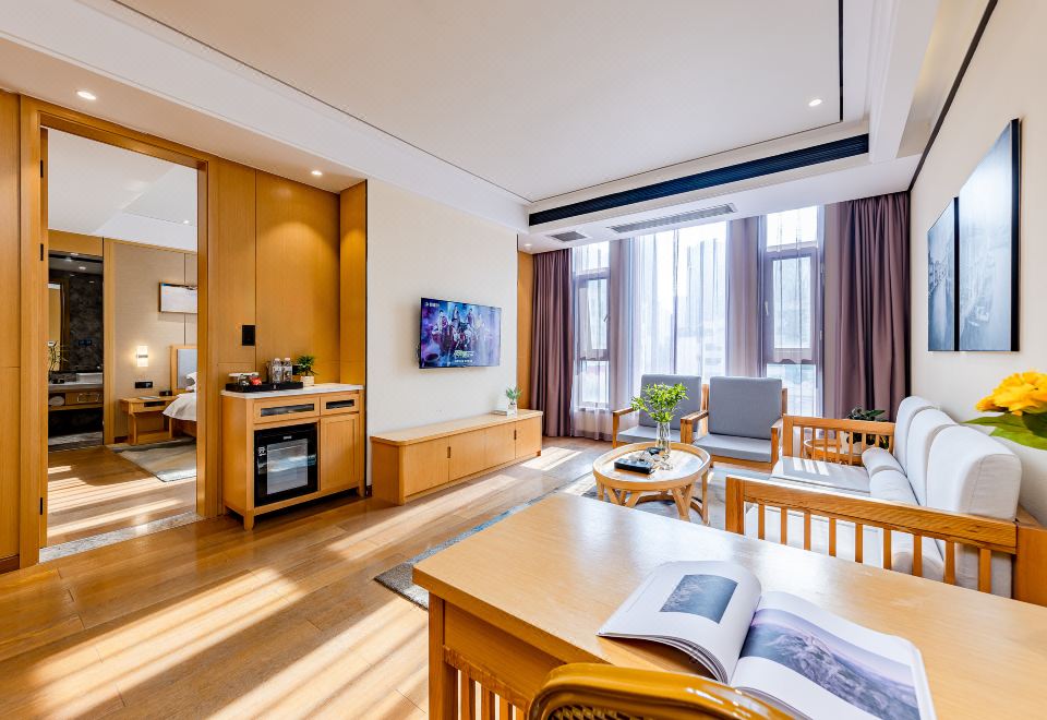 Wanhua Boutique Business Hotel (Tongde Plaza Branch, Kunming Baiyun Road Metro Station)Prestige Traveler Large Suite