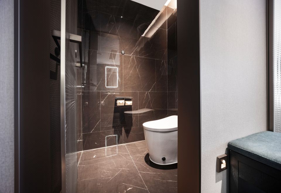 豪华江景大床房（江景浴缸+窗外美景+Mini Bar）