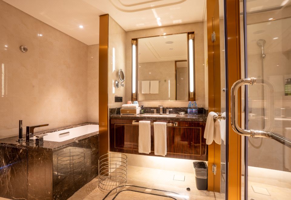 豪华大床房（双洗手间+小会客厅）