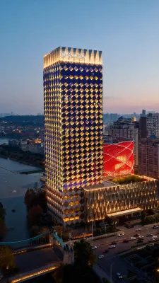 Wanda Reign Wuhan Hotels in 