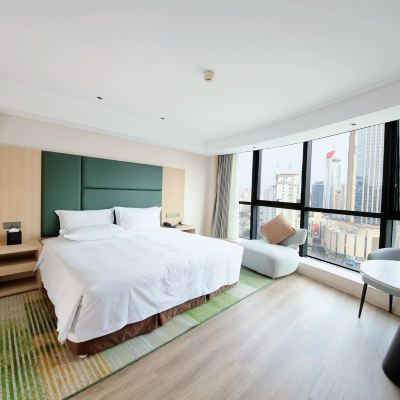 假日行政豪華房-超大床 青島中心假日酒店優惠