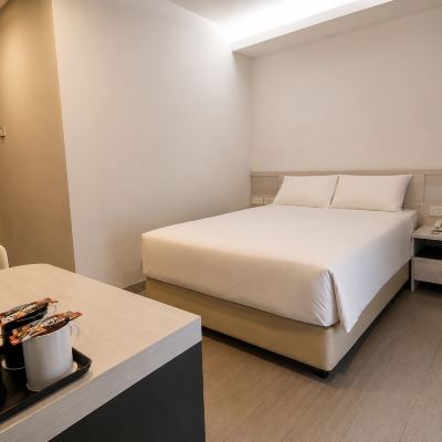 Deluxe Queen Room Legacy Hotel Promo Code