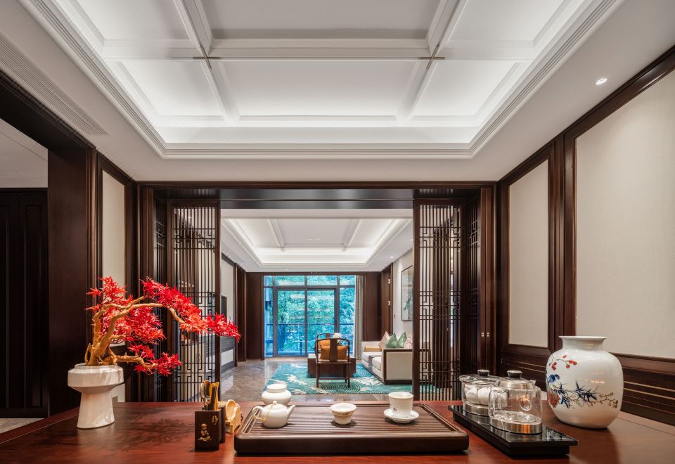 白莲套房（按摩浴缸+按摩椅+独立衣帽间+功夫茶桌）