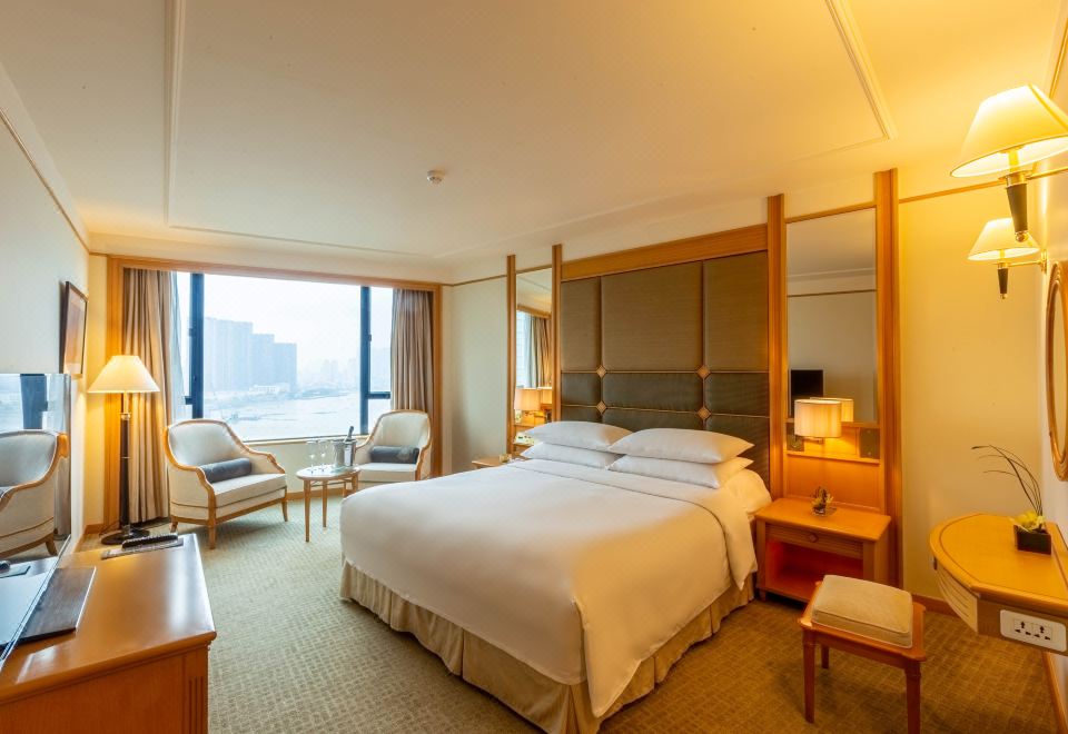 Renaissance Riverside Hotel SaigonPresidential Suite