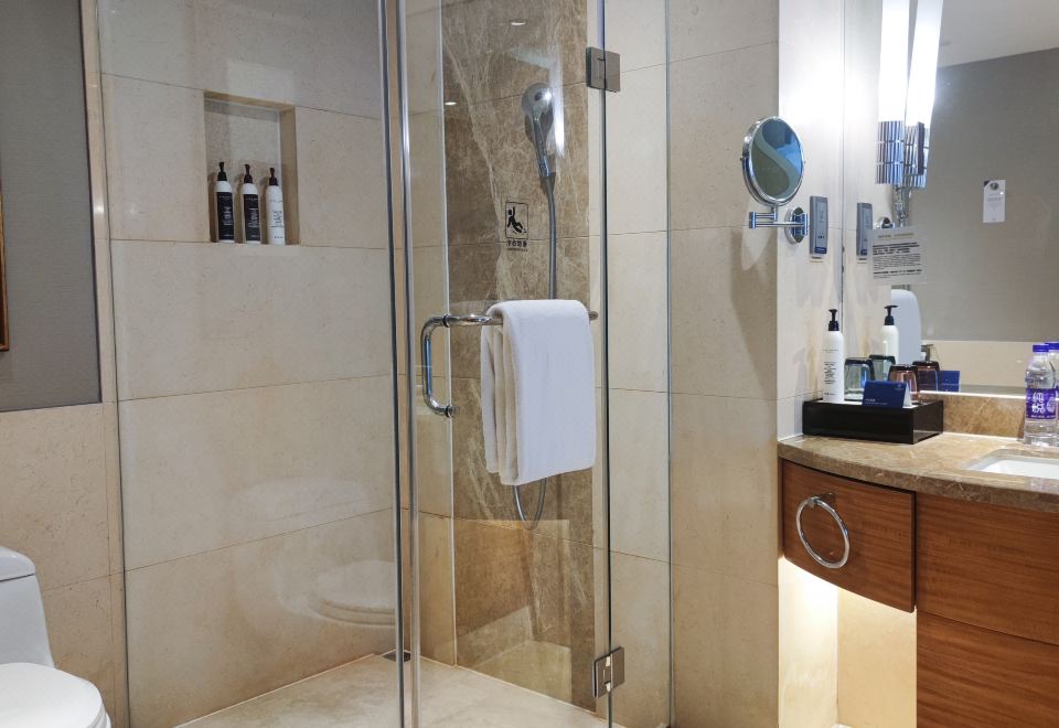 行政豪华大床房（乾湿分离浴室+吹风机）