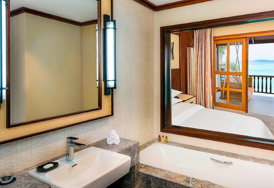 2晚豪華客房+2晚水上別墅（帶泳池）