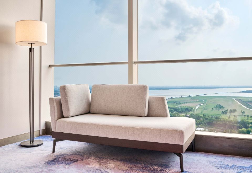 行政湖景大床房