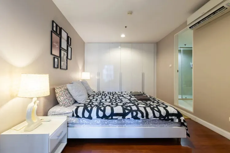Suite With Three Bedrooms, Two Living Rooms And Two Bathrooms