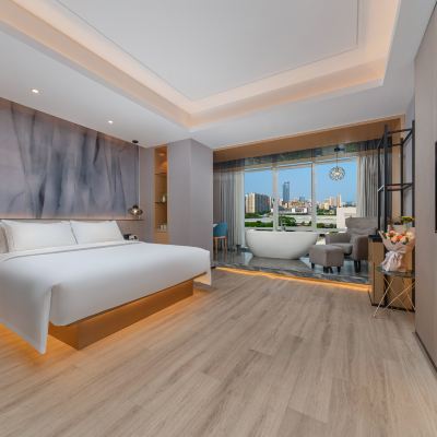 享浴城景大床房-芝華仕深度睡眠床墊+浴缸+浪漫溫馨+城市高層美景 萊卡飯店（深圳東站布吉老街店）優惠