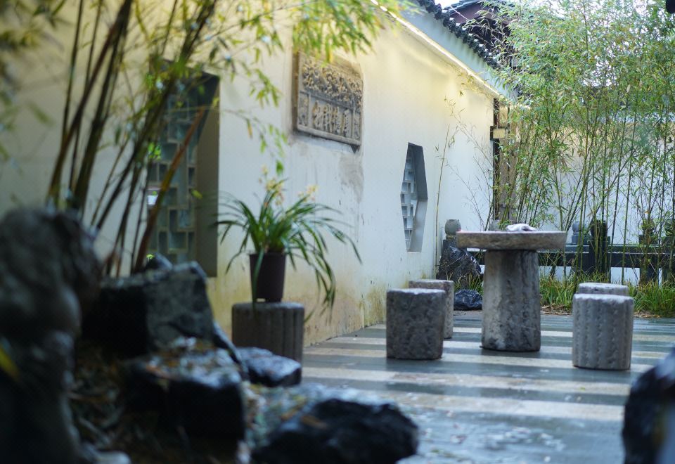 Guestroom - 6-Person Occupancy