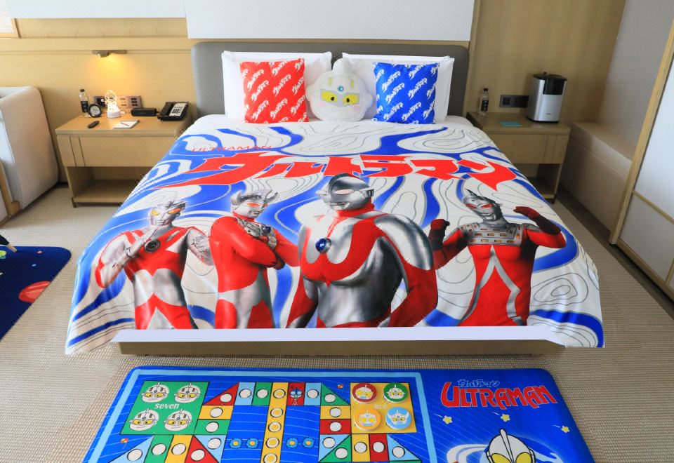 经典奥特曼主题湖景套房