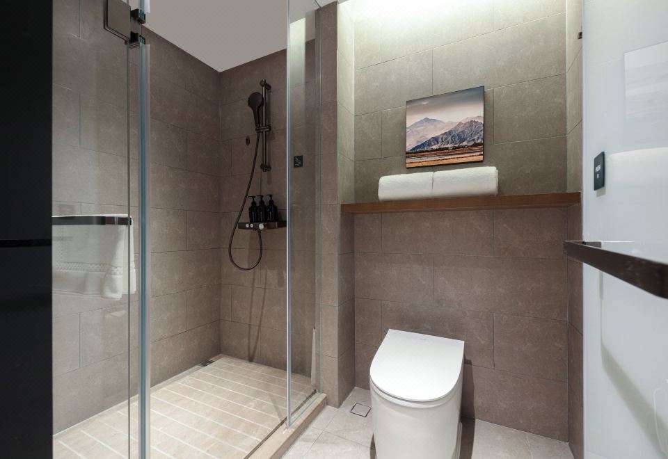 高级大床房（手机投屏）