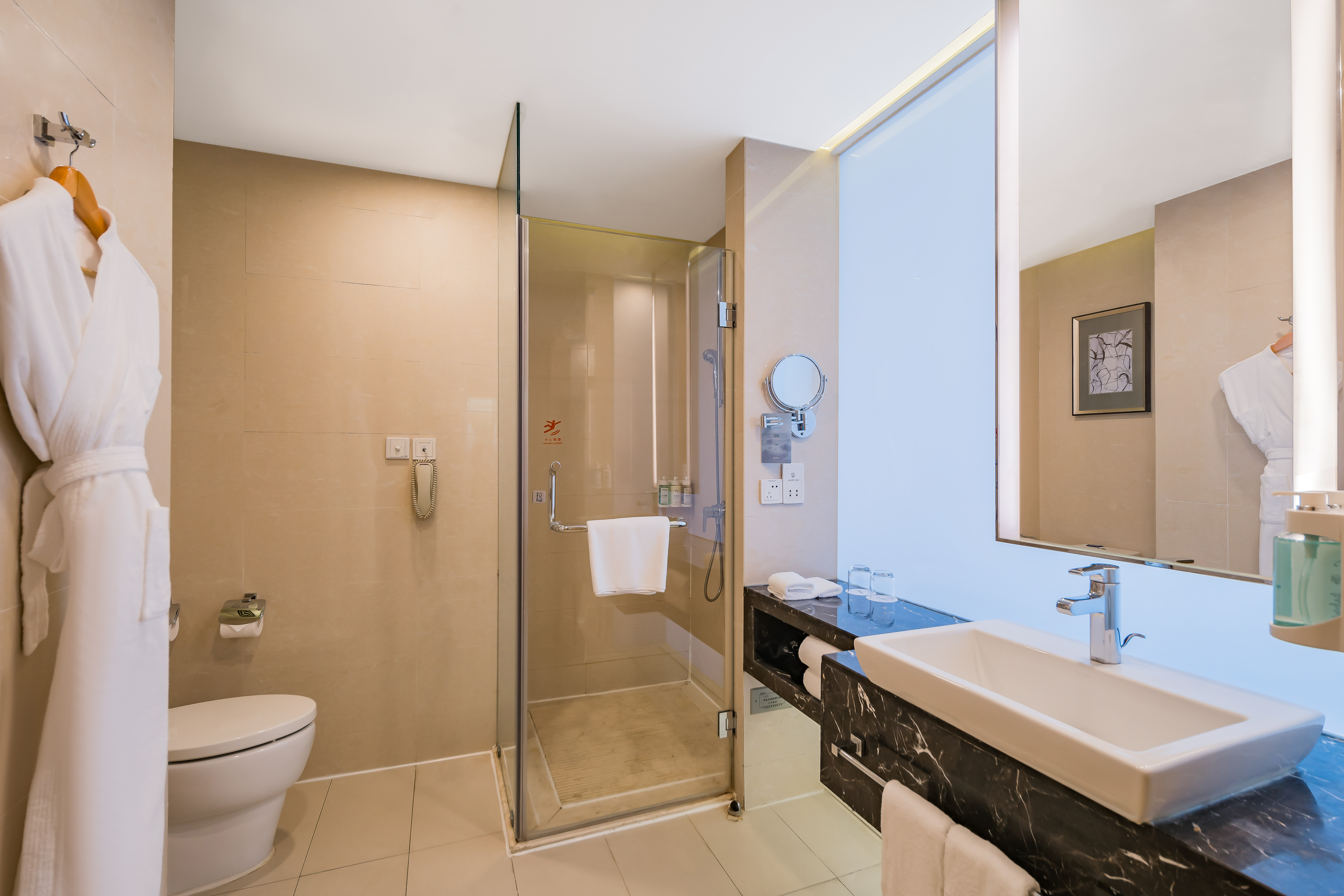 高级双床房（落地窗观老城风貌I 深睡床垫）