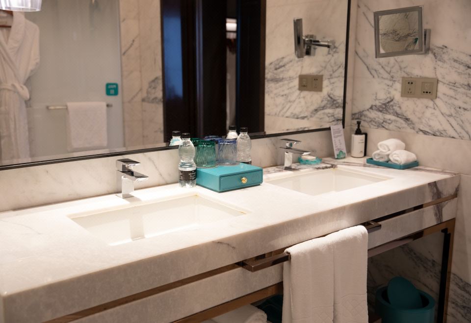 Na Lotus Hotel NanningYunduan Skyview Family Room (Mixed-Sized Twin Beds)