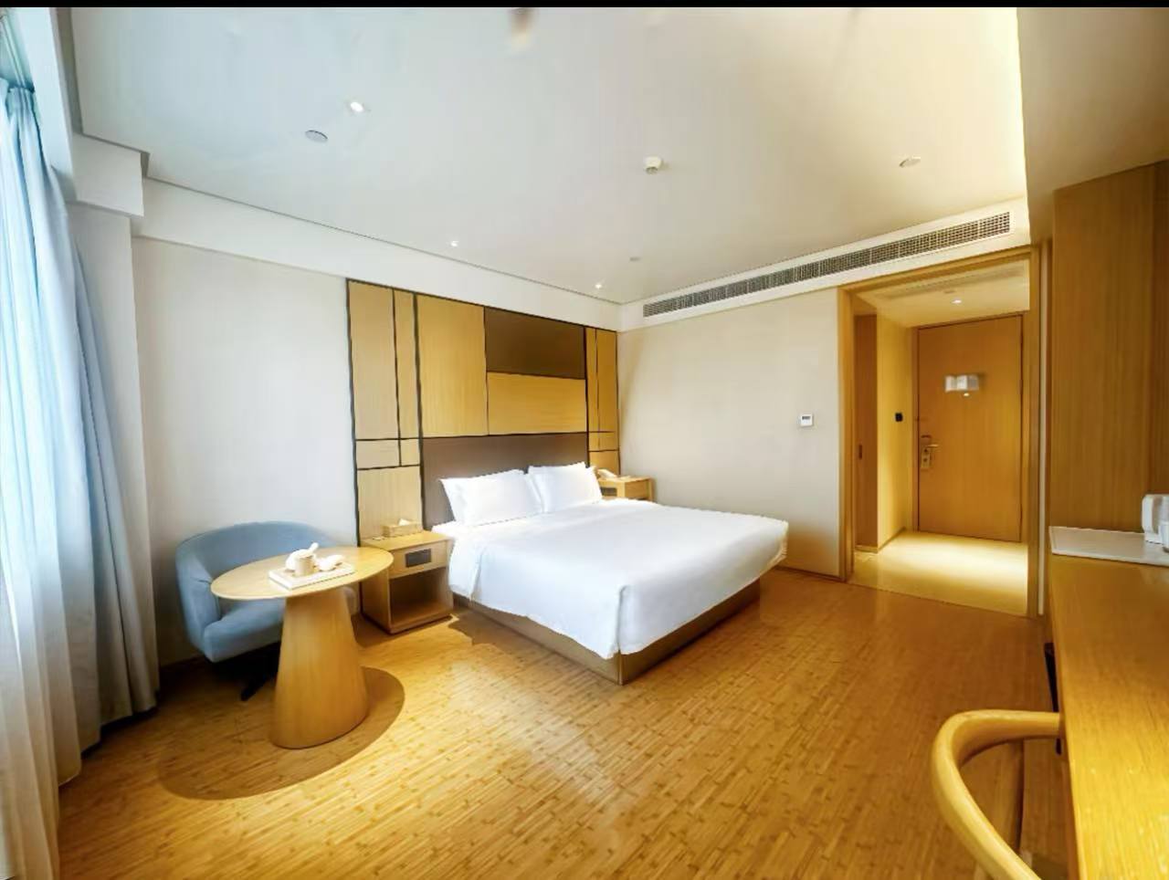 高级大床房（投屏电视）