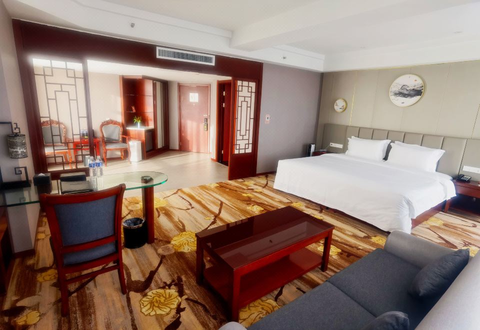 豪華大床間（保險箱+加濕器+小冰箱）