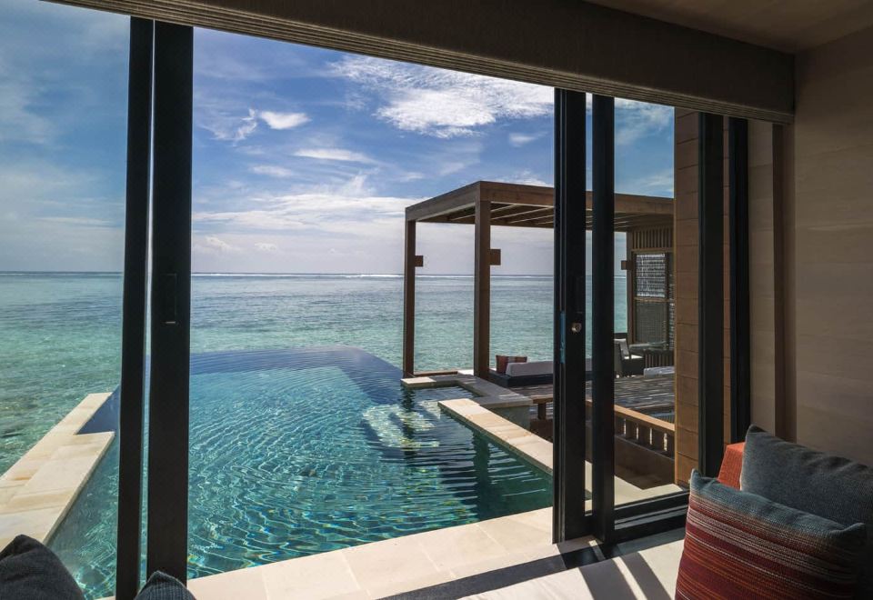 2晚豪华沙滩庭院+2晚日出水上泳池别墅