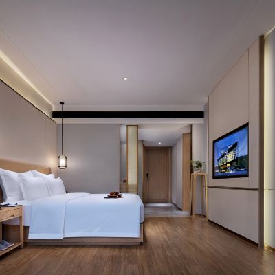 商務大床房（膠囊咖機&辦公桌&護眼燈&化妝鏡） 長沙海逸·臻品飯店（五一廣場省博物院店）優惠