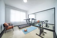 Qiyu Xingcheng Hotel (Hezhou Avenue Ailian Lake Park)