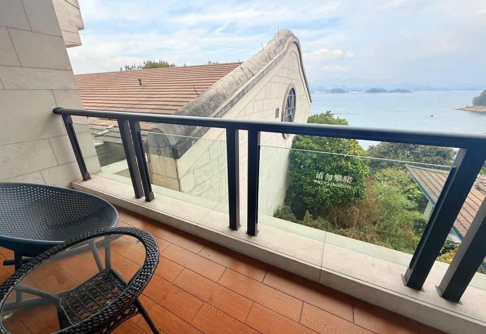 Narada Qiandao Lake ResortExecutive Lake-View Suite