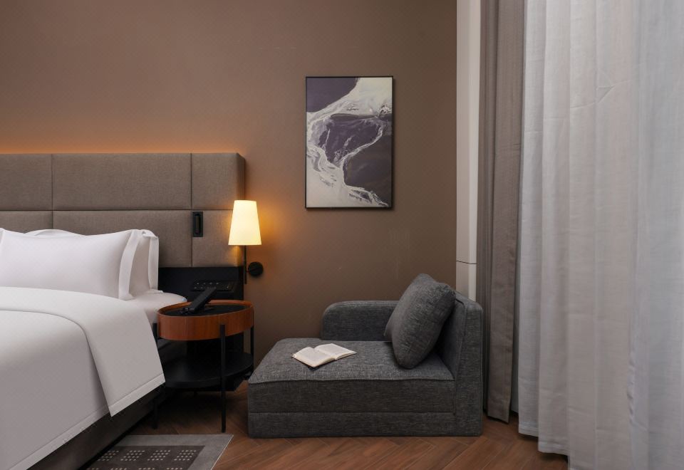 Deluxe Queen Room