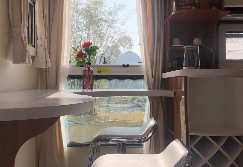 Shanshui Villa HotelLijiang Rustic Luxury | Australian 2-Bedroom 1-Living Room Starry RV