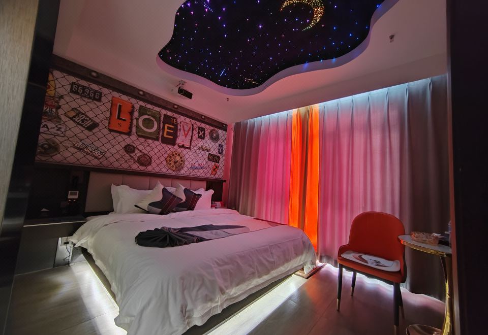 Xizi Light Luxury Hotel (Urad Qianqi Government Store)Couples'Smart Room