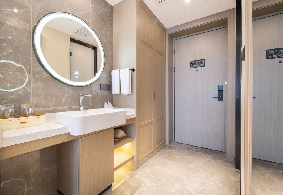 轻奢和悦大床房（智能投屏+小冰箱+小枱灯）