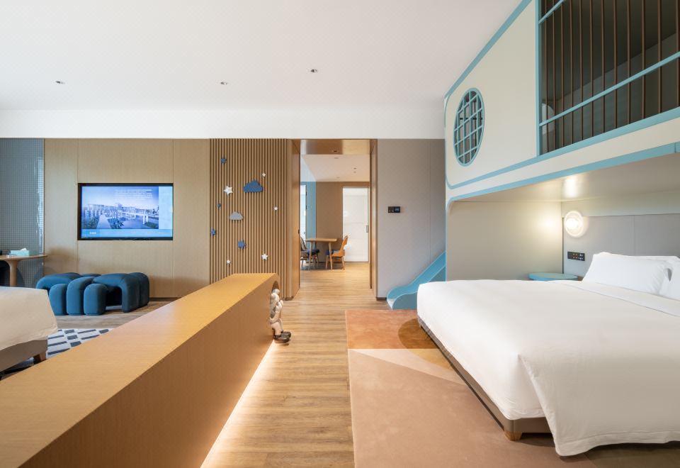 親子套房（智能客控+MINI吧+天然乳膠枕）