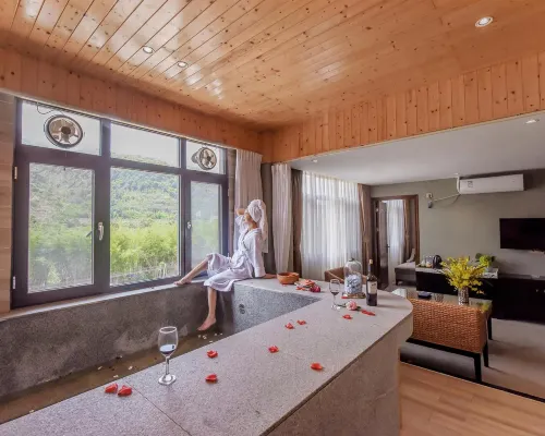Huizhou Longmen Nankunshan Daquanju Boutique Hot Spring Hotel Hotel di Longmen County