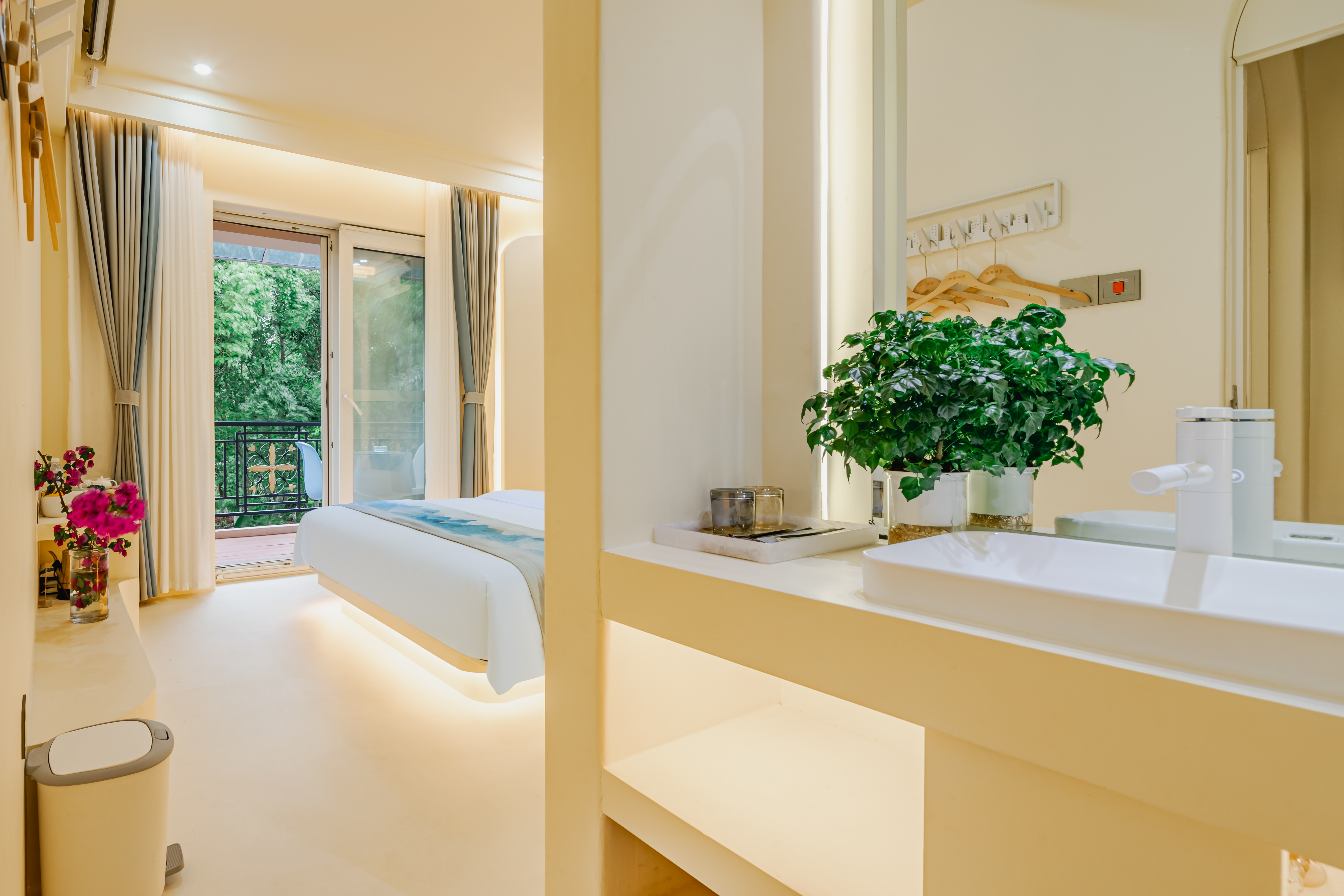 悠澜阁别墅露台大床房【100寸1080p投影+智能马桶+恒温淋浴+空调】