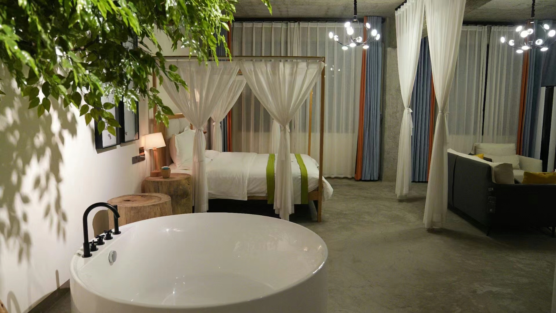 戀戀不舍豪華方床房