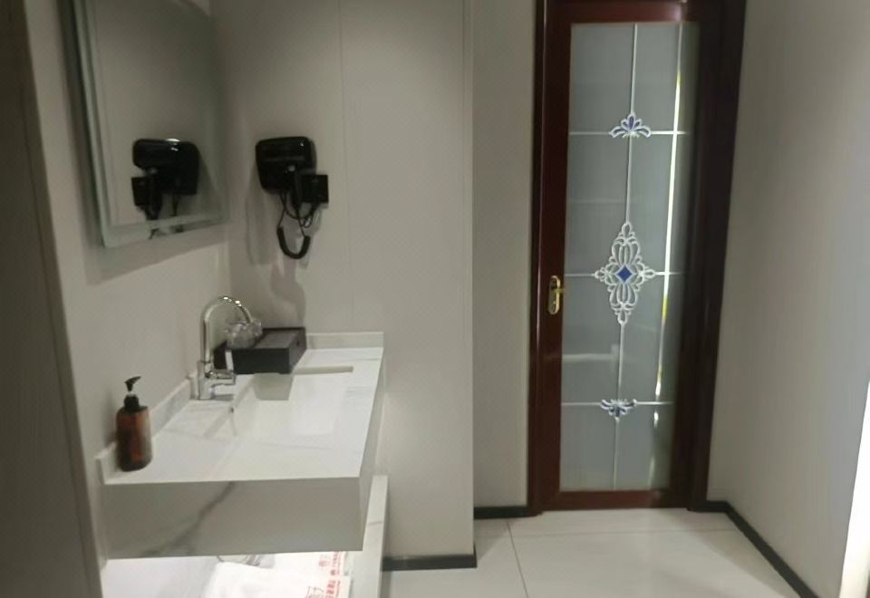 Xizi Light Luxury Hotel (Urad Qianqi Government Store)Apartment Standard Room