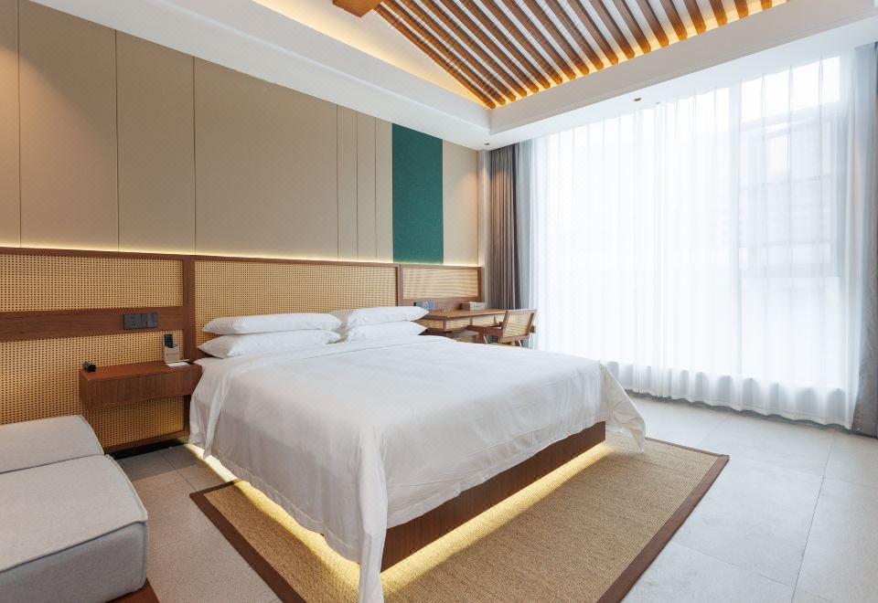 Mountain View King Bed Room