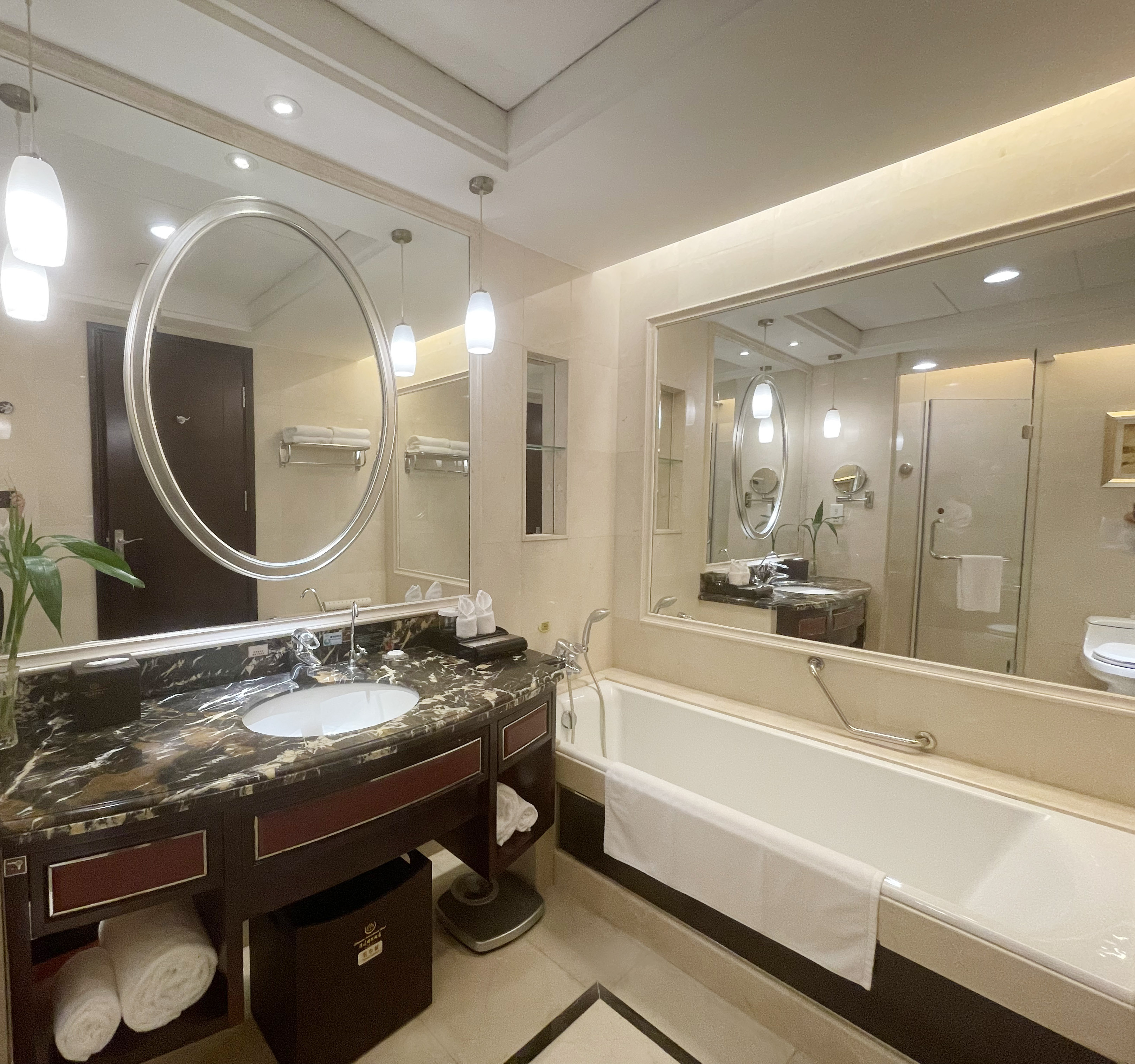 江景商务套房（带沙发、浴缸）