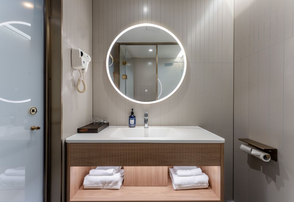 大床房【亲肤面料?65寸投屏电视】